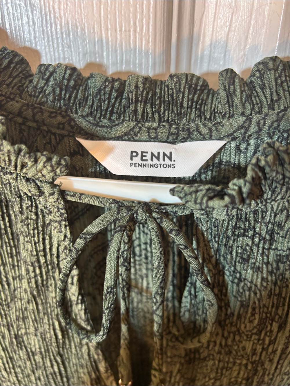 Pennington’s Boho Green Paisley Crepe Long Sleeve Peasant Top size 1x - Picture 2 of 5